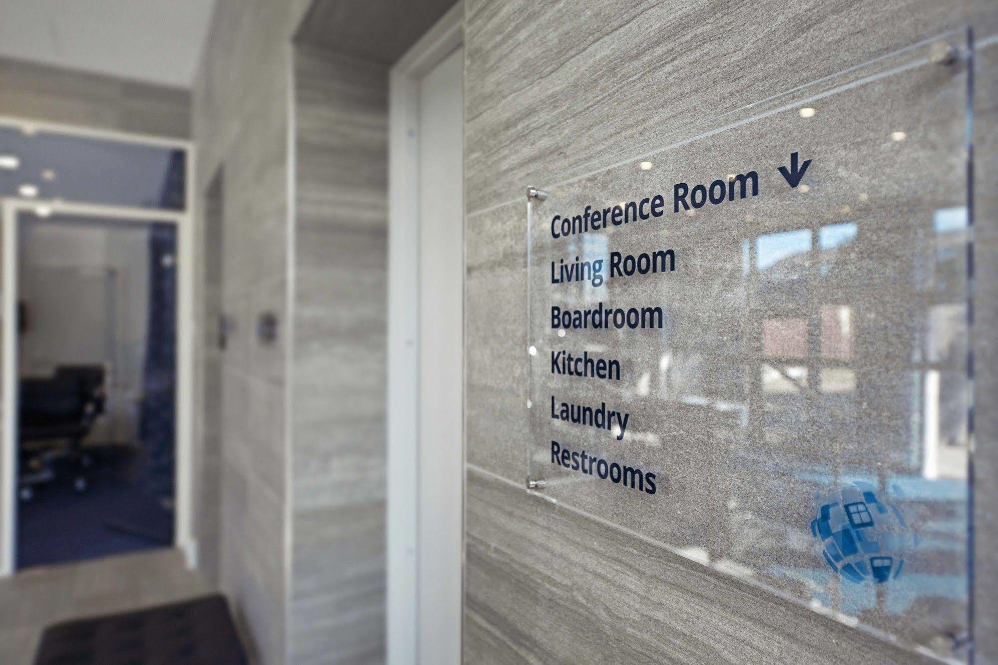 Living Suites Naerum Экстерьер фото